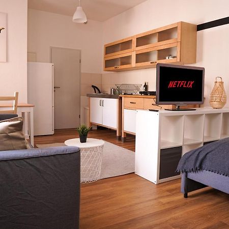 FULL HOUSE Studios - Panda Apartment - NETFLIX + WiFi inkl. Halle  Exterior foto