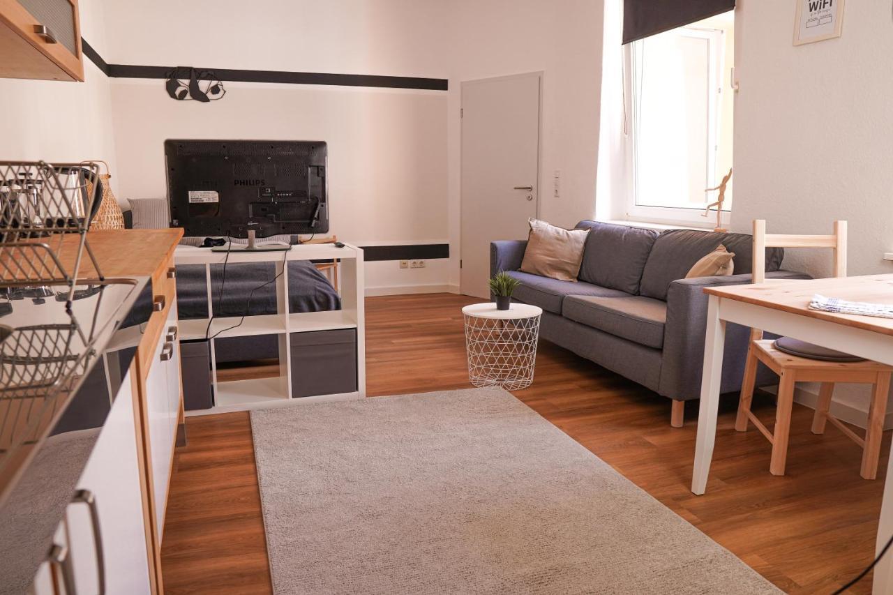 FULL HOUSE Studios - Panda Apartment - NETFLIX + WiFi inkl. Halle  Exterior foto