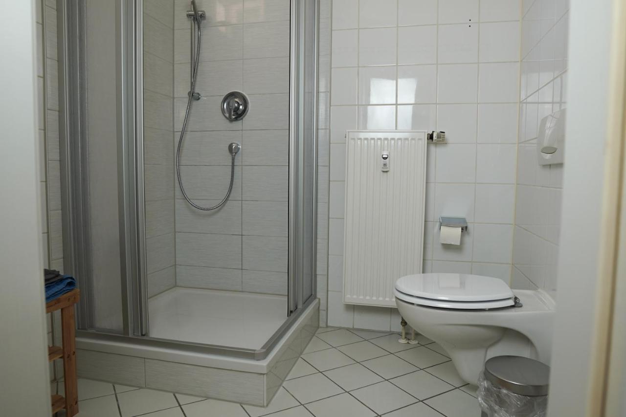 FULL HOUSE Studios - Panda Apartment - NETFLIX + WiFi inkl. Halle  Exterior foto